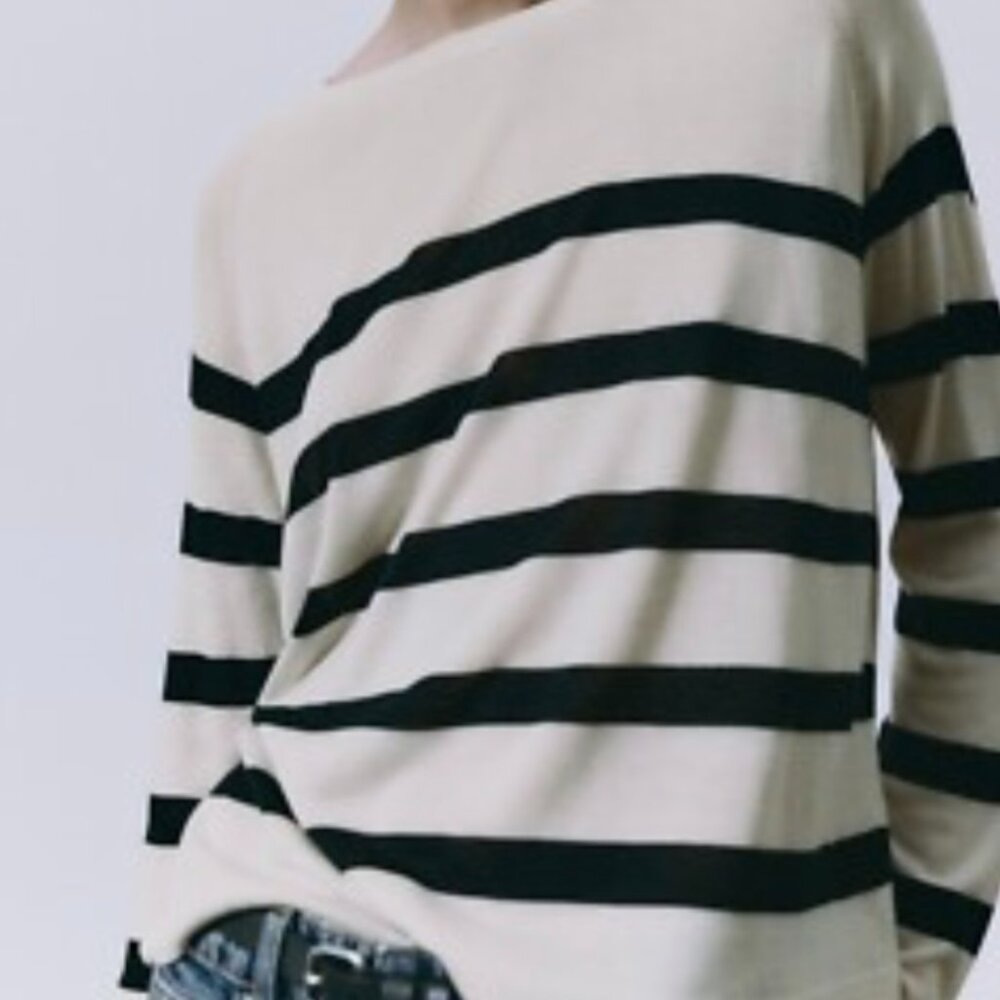 Zara fine knit striped sweater crew neck Size medium light cream & black stripes